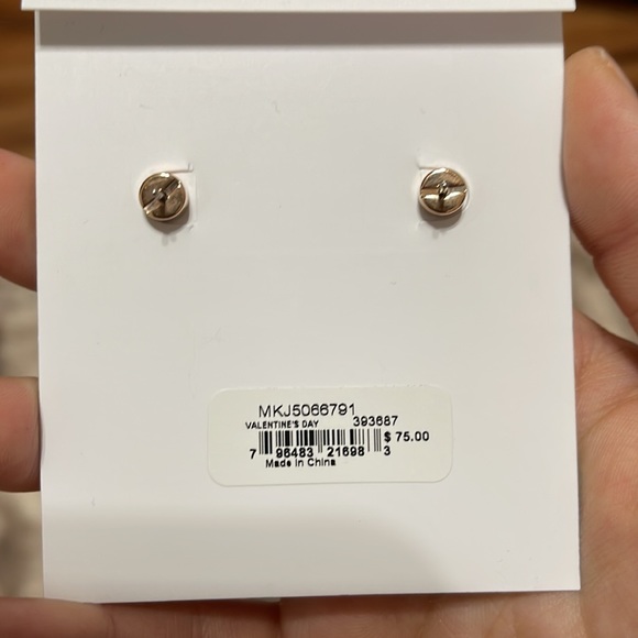 MK heart earring - Picture 3 of 3